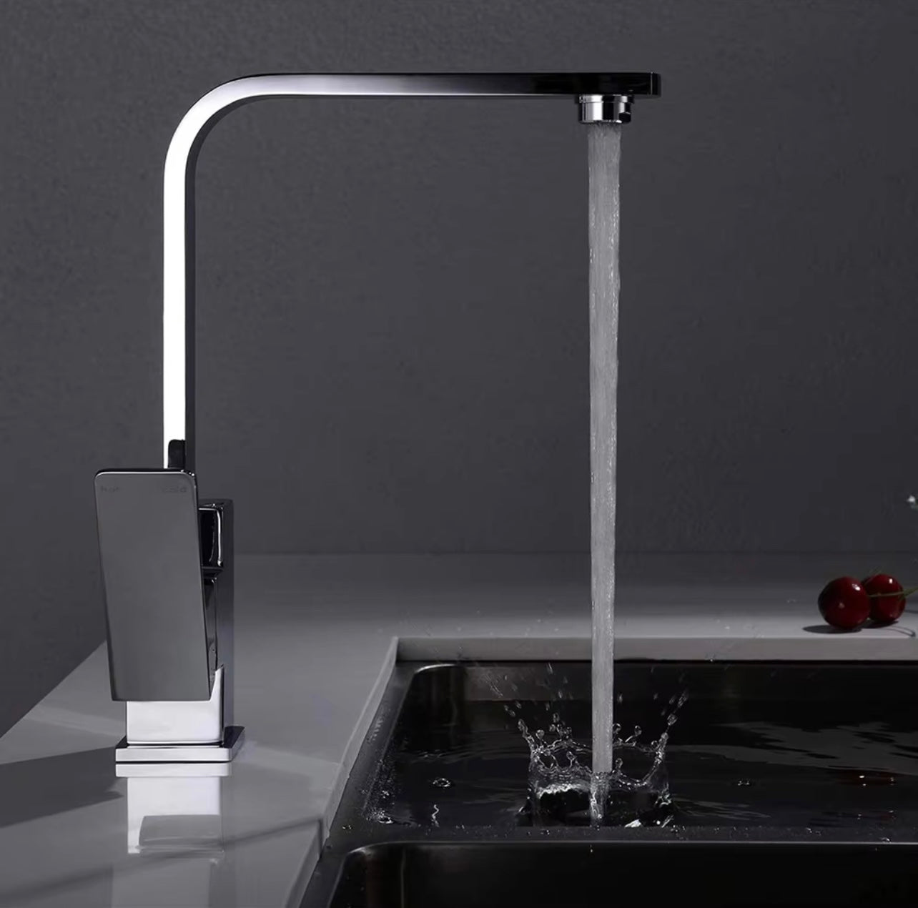 ברז מטבח פיה מסתובבת ניקל מבריק