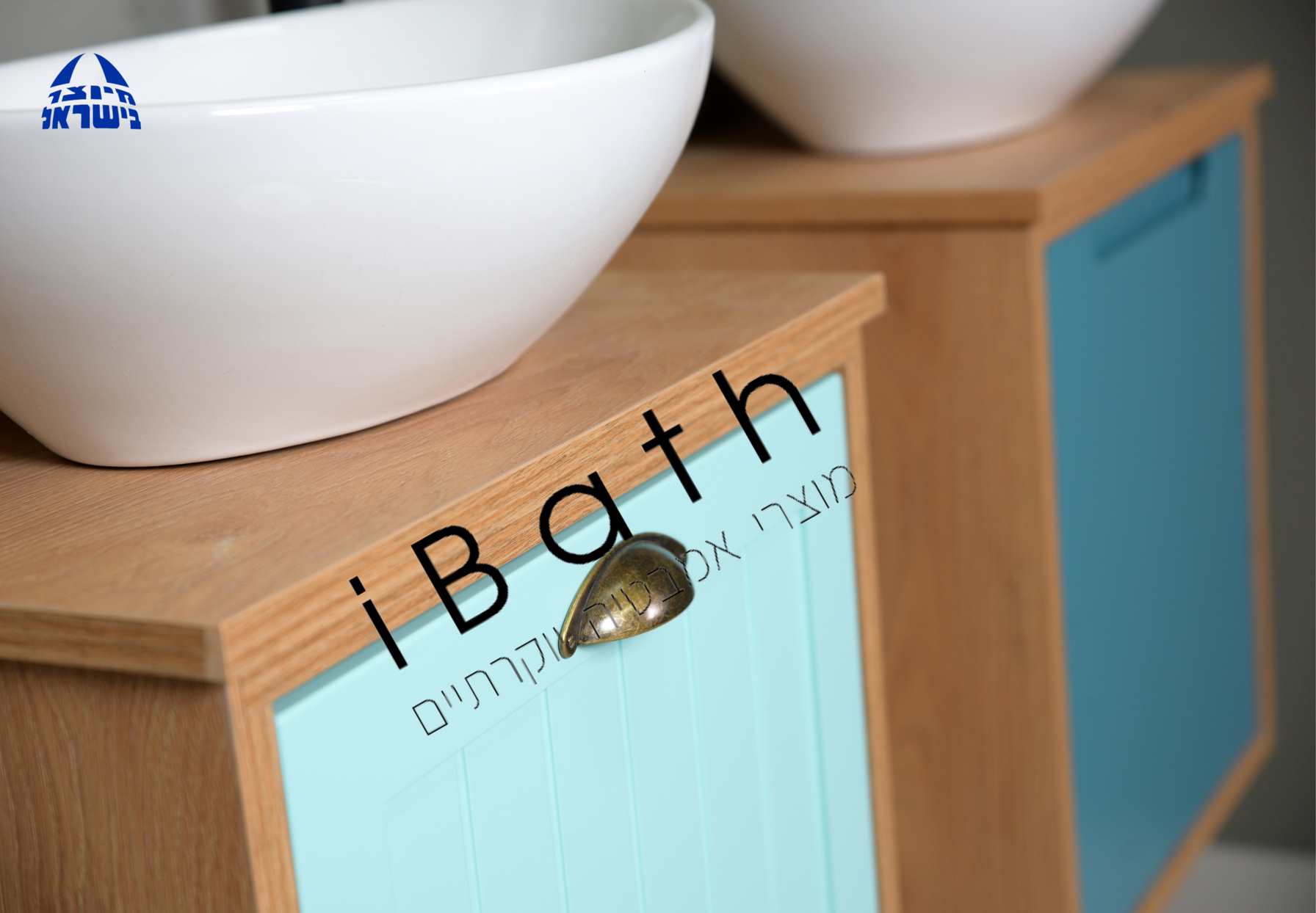 ארון אמבטיה קטן בשילוב עץ דגם נוי