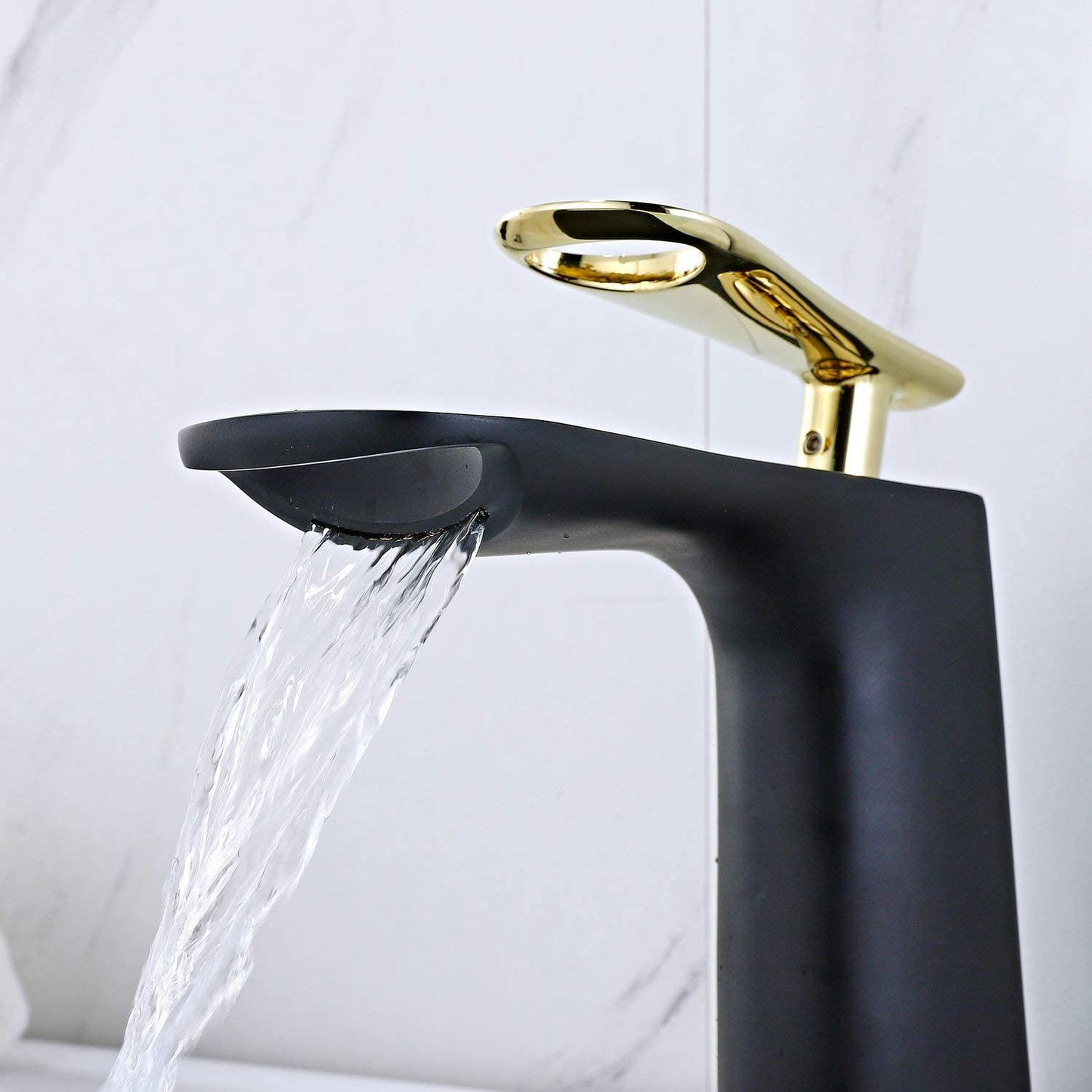 ברז פרח קצר לכיור שקוע שחור וזהב